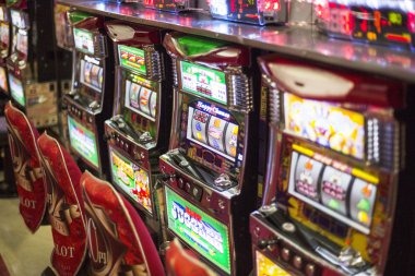 Live Casino table interface on cuan77 slot showing dealer and betting area
